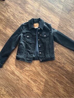 Levi's women’s Black Denim Trucker Jacket